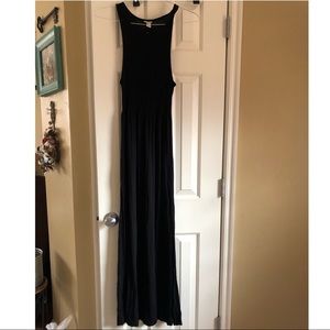 BLACK SLIT MAXI DRESS